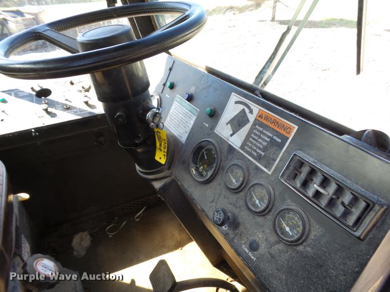 image for item DA9815 1989 FMC Vanguard V3000SP street sweeper