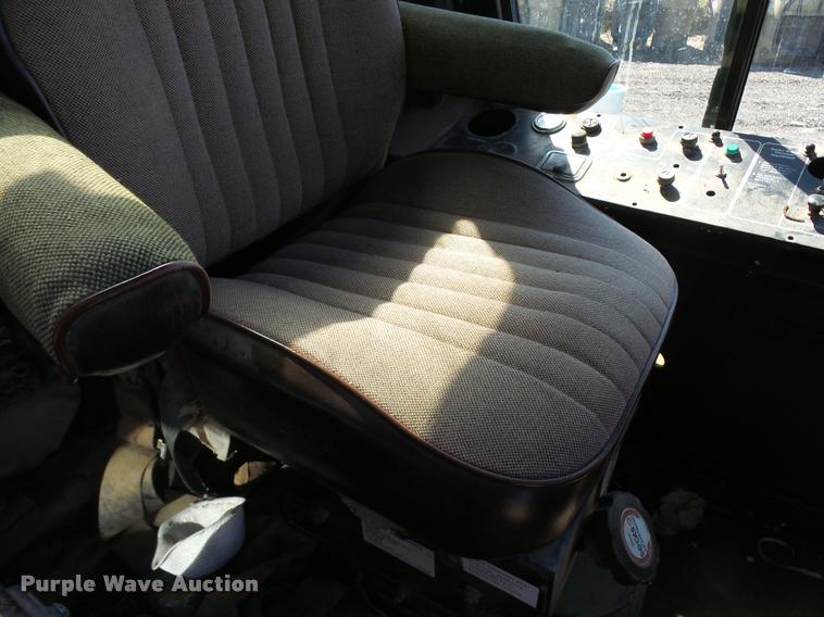 image for item DA9815 1989 FMC Vanguard V3000SP street sweeper