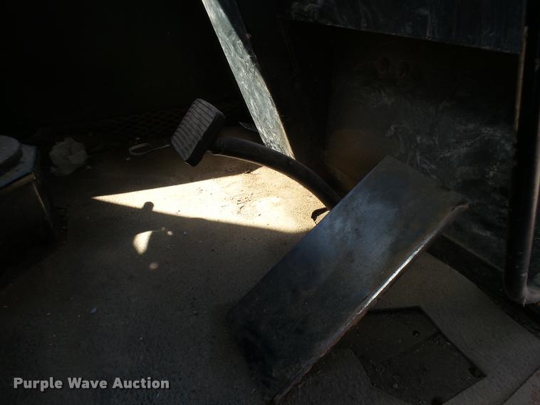 image for item DA9815 1989 FMC Vanguard V3000SP street sweeper