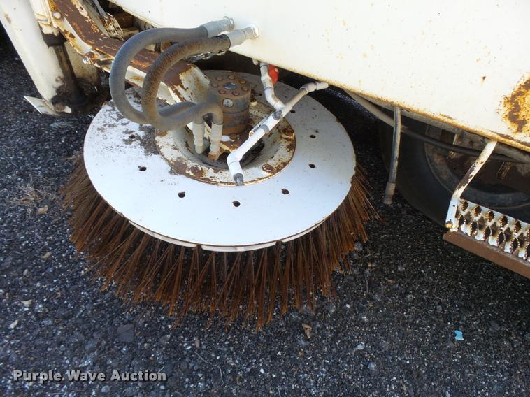 image for item DA9815 1989 FMC Vanguard V3000SP street sweeper