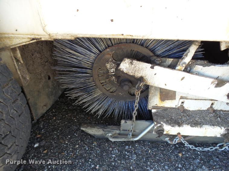 image for item DA9815 1989 FMC Vanguard V3000SP street sweeper