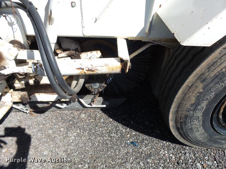 image for item DA9815 1989 FMC Vanguard V3000SP street sweeper