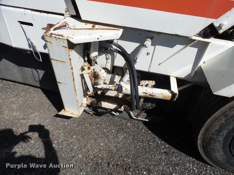 image for item DA9815 1989 FMC Vanguard V3000SP street sweeper