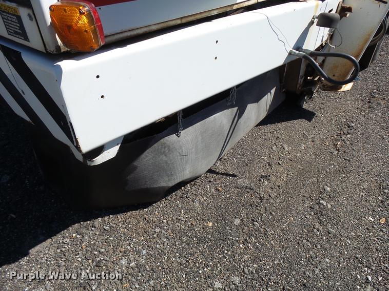 image for item DA9815 1989 FMC Vanguard V3000SP street sweeper