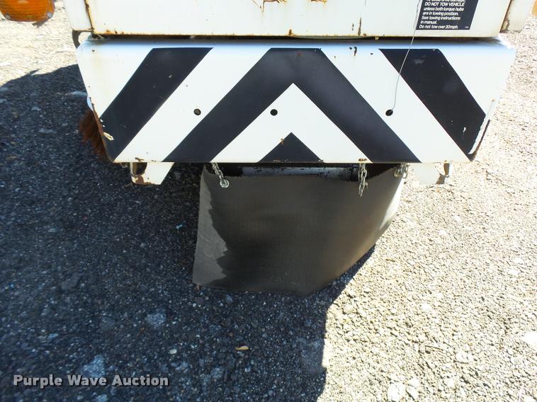 image for item DA9815 1989 FMC Vanguard V3000SP street sweeper