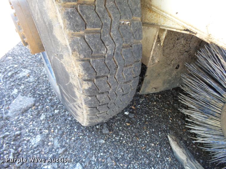 image for item DA9815 1989 FMC Vanguard V3000SP street sweeper