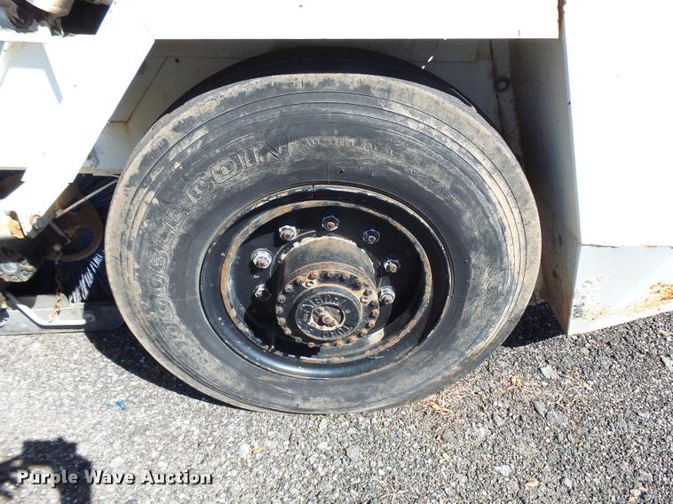 image for item DA9815 1989 FMC Vanguard V3000SP street sweeper