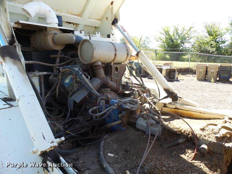 image for item DA9815 1989 FMC Vanguard V3000SP street sweeper