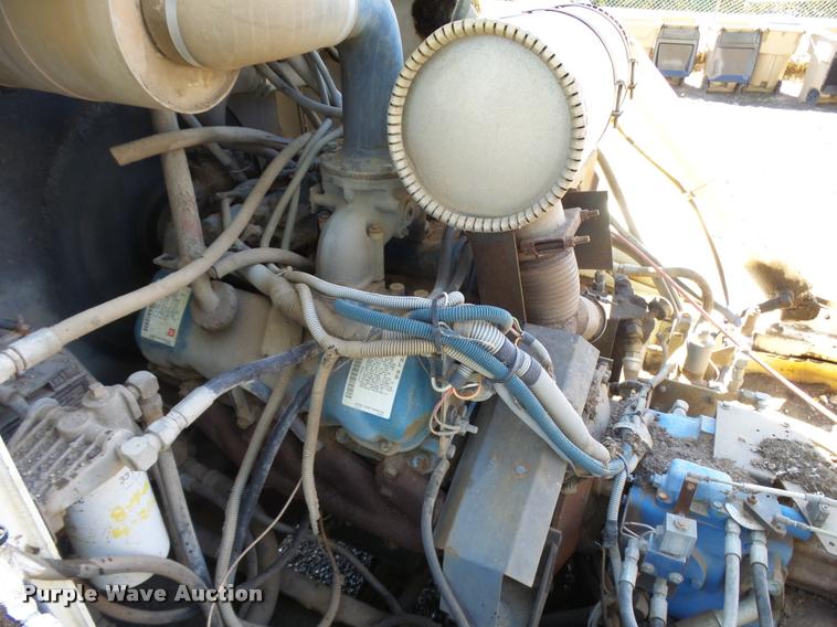 image for item DA9815 1989 FMC Vanguard V3000SP street sweeper