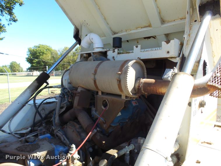 image for item DA9815 1989 FMC Vanguard V3000SP street sweeper