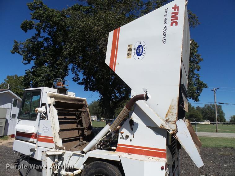 image for item DA9815 1989 FMC Vanguard V3000SP street sweeper