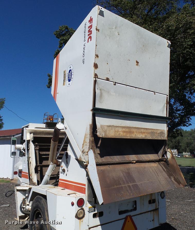 image for item DA9815 1989 FMC Vanguard V3000SP street sweeper