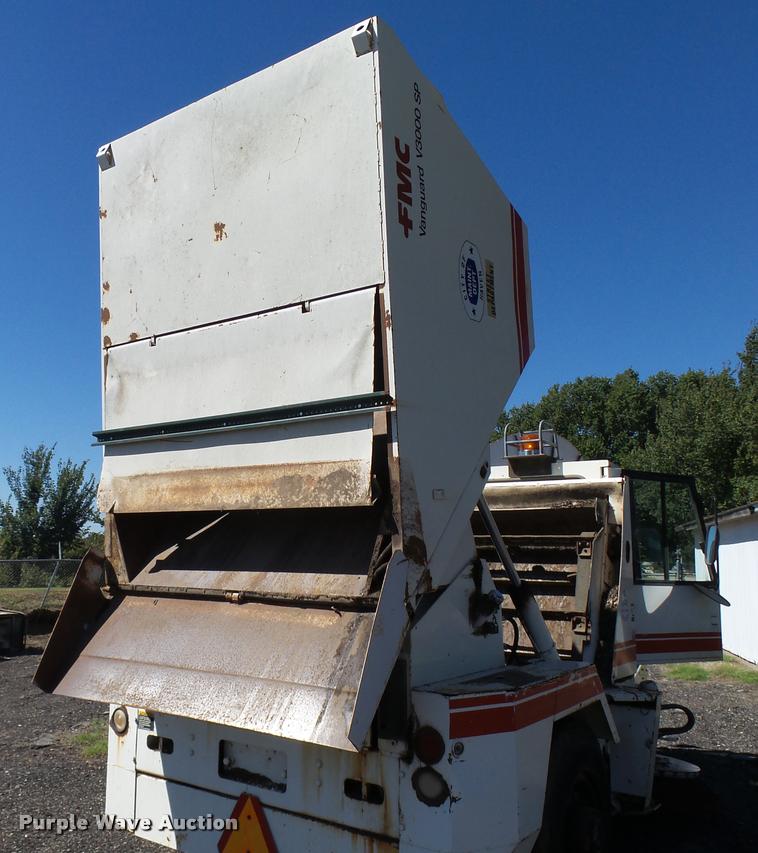 image for item DA9815 1989 FMC Vanguard V3000SP street sweeper