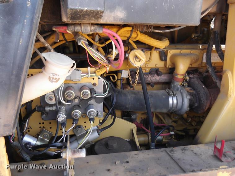 image for item F1265 1997 Caterpillar 953C track loader