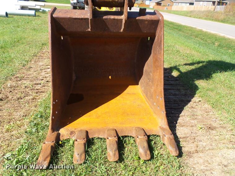 image for item J4752 1998 Komatsu PC200LC excavator