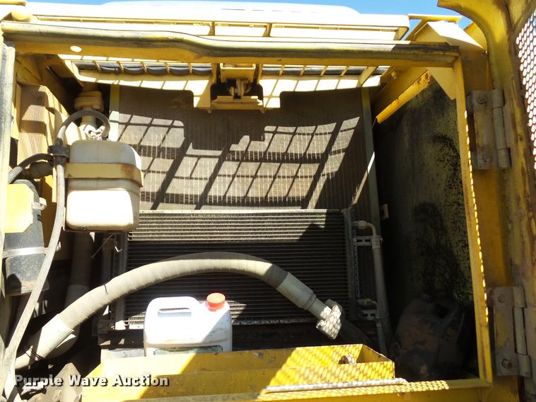 image for item J4752 1998 Komatsu PC200LC excavator