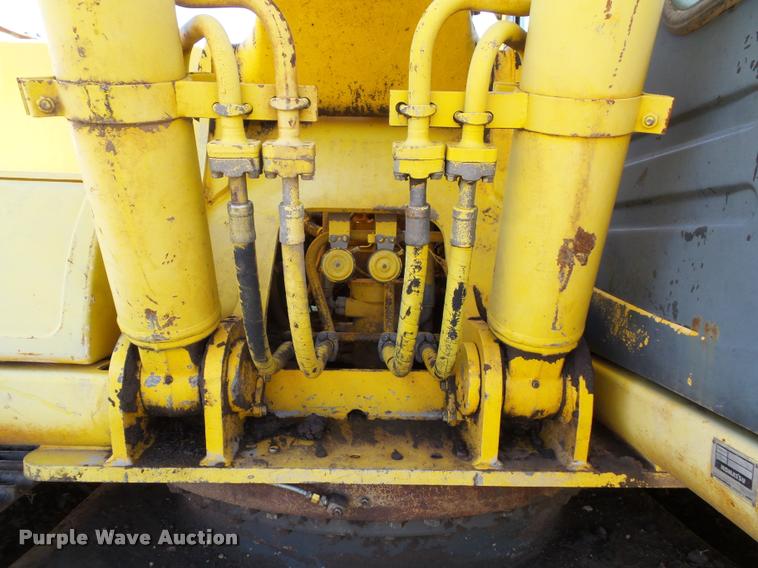 image for item J4752 1998 Komatsu PC200LC excavator