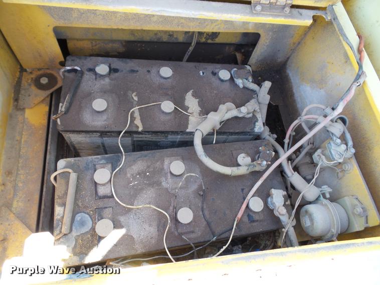 image for item J4752 1998 Komatsu PC200LC excavator