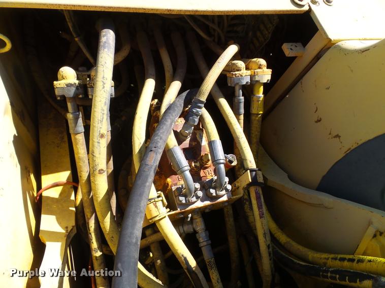 image for item J4752 1998 Komatsu PC200LC excavator