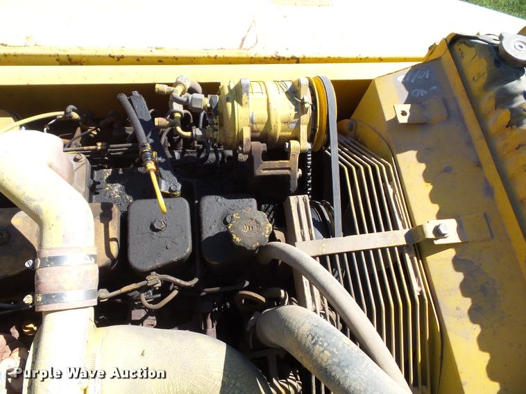 image for item J4752 1998 Komatsu PC200LC excavator