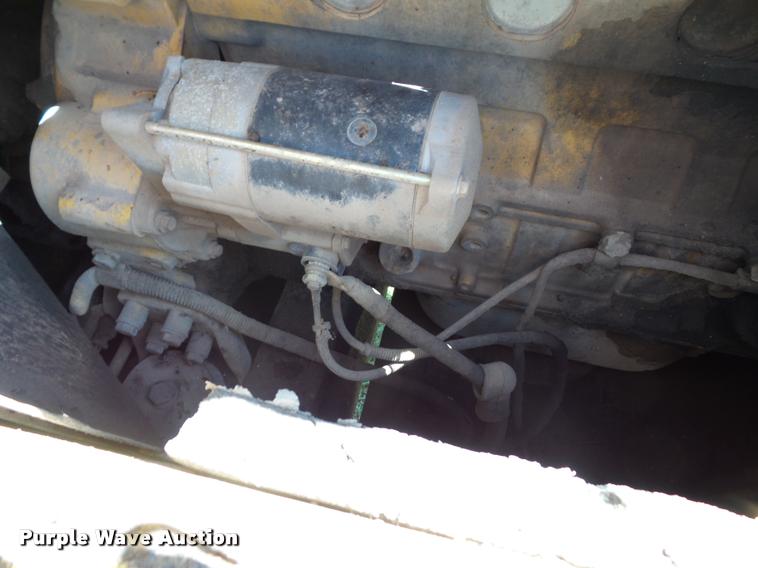 image for item J4752 1998 Komatsu PC200LC excavator