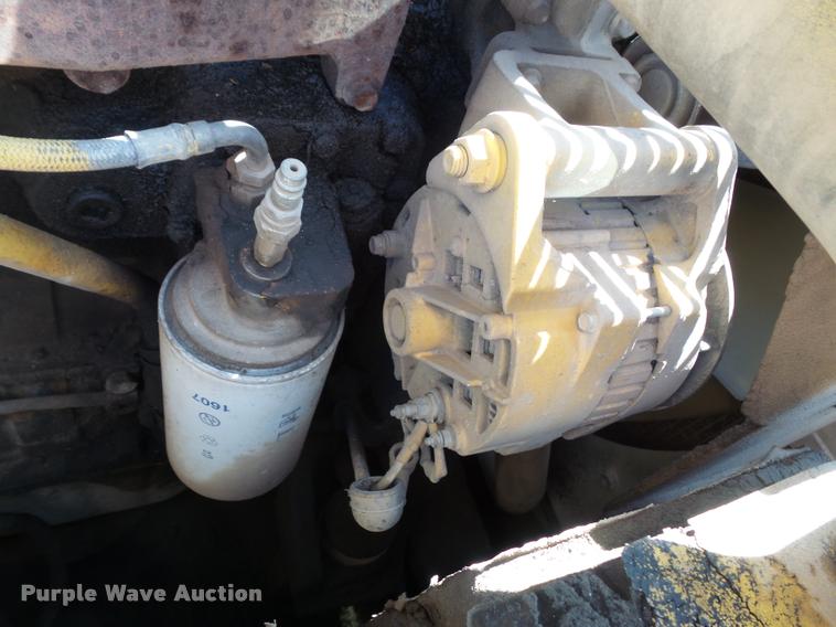 image for item J4752 1998 Komatsu PC200LC excavator