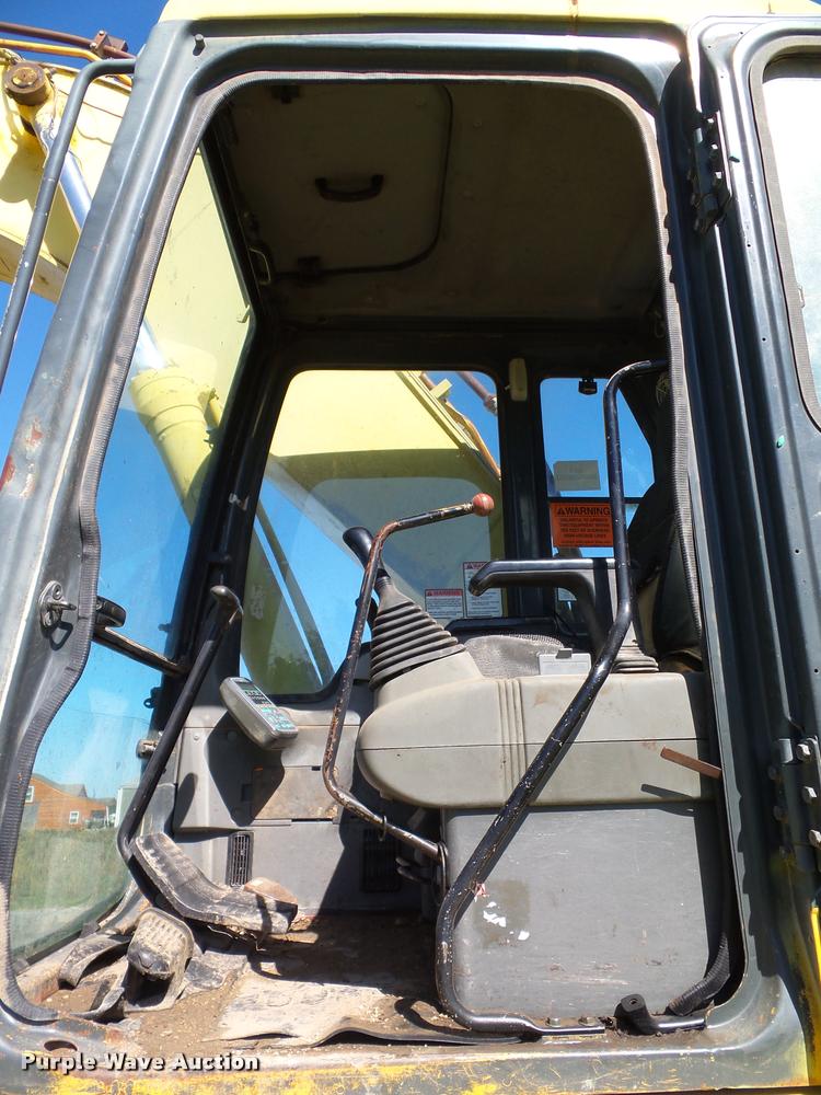 image for item J4752 1998 Komatsu PC200LC excavator