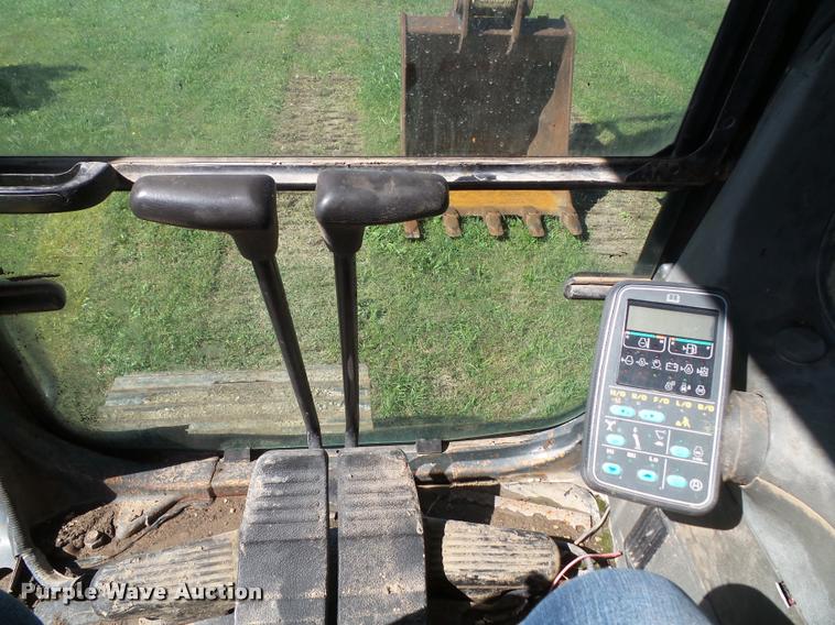 image for item J4752 1998 Komatsu PC200LC excavator