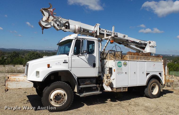 image for item K1089 2001 Freightliner FL80 digger derrick truck