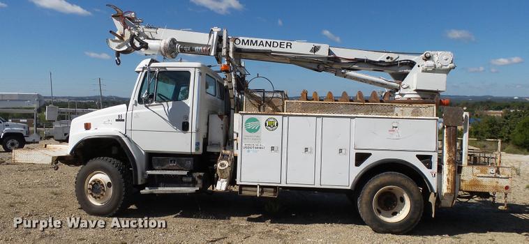 image for item K1089 2001 Freightliner FL80 digger derrick truck