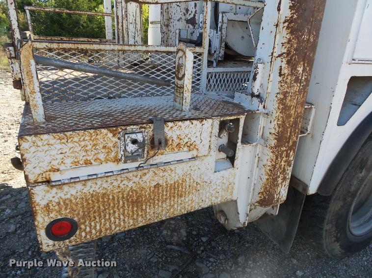 image for item K1089 2001 Freightliner FL80 digger derrick truck