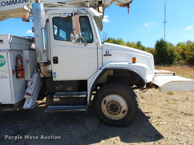 image for item K1089 2001 Freightliner FL80 digger derrick truck