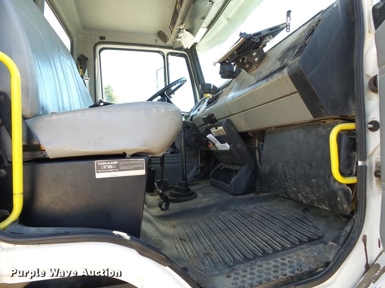 image for item K1089 2001 Freightliner FL80 digger derrick truck