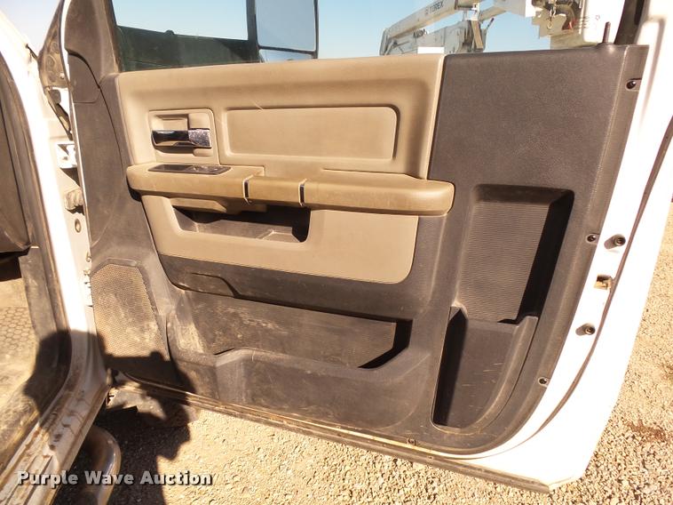 image for item K1090 2011 Dodge Ram 5500 HD bucket truck