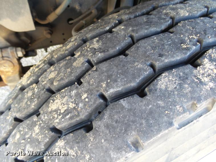 image for item K1092 1999 GMC C7500 bucket truck