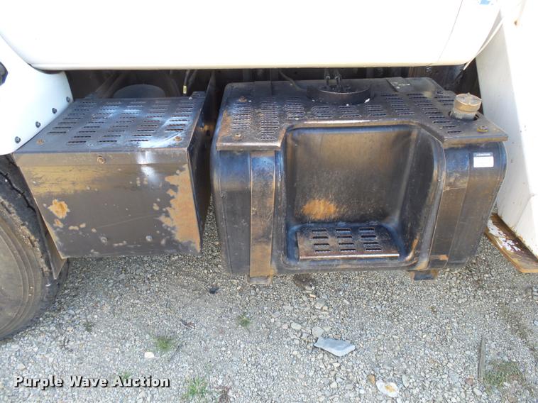 image for item K1092 1999 GMC C7500 bucket truck