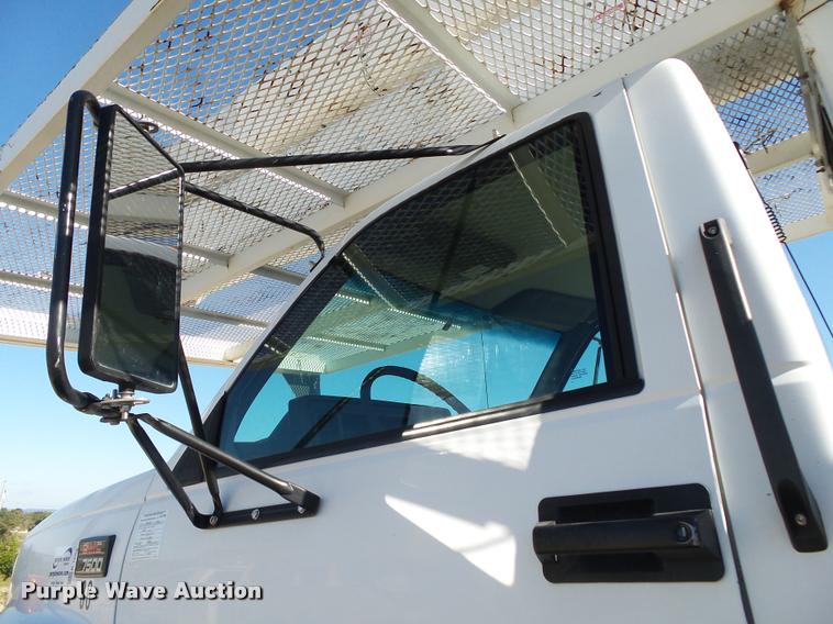 image for item K1092 1999 GMC C7500 bucket truck