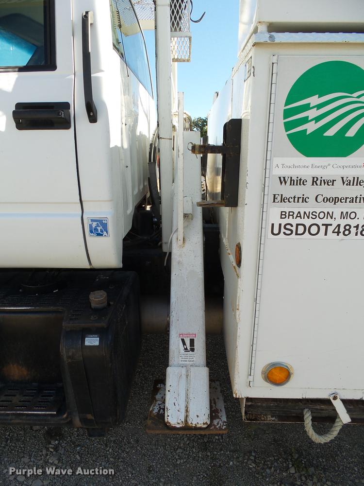 image for item K1092 1999 GMC C7500 bucket truck