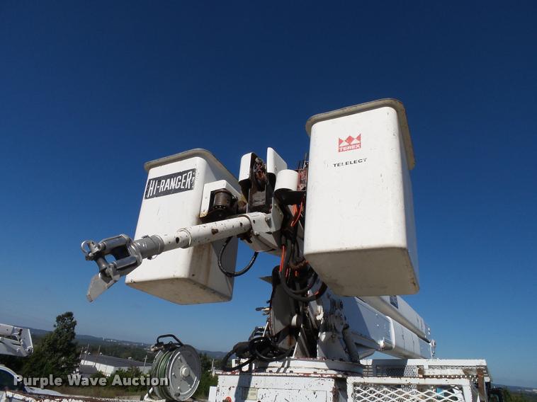 image for item K1092 1999 GMC C7500 bucket truck