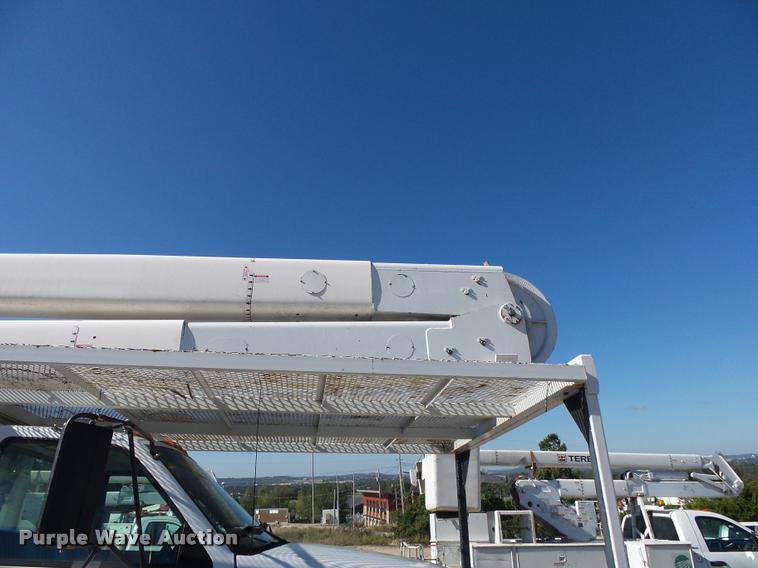 image for item K1092 1999 GMC C7500 bucket truck