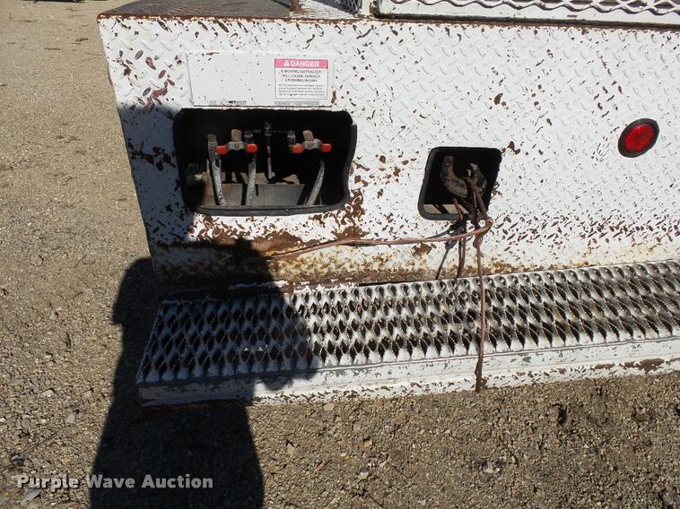 image for item K1092 1999 GMC C7500 bucket truck