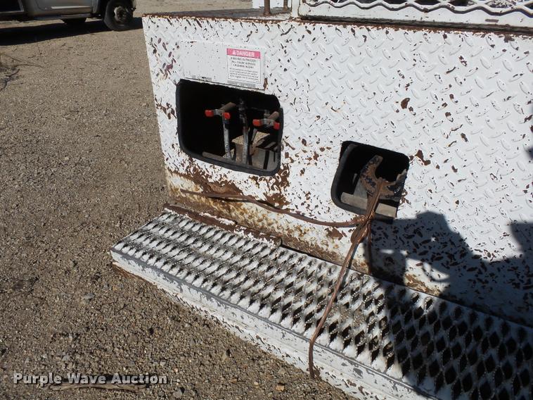 image for item K1092 1999 GMC C7500 bucket truck