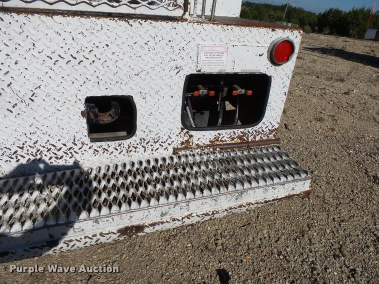 image for item K1092 1999 GMC C7500 bucket truck