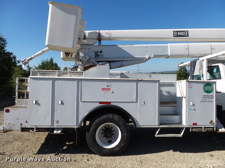 image for item K1092 1999 GMC C7500 bucket truck