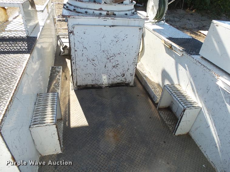 image for item K1092 1999 GMC C7500 bucket truck