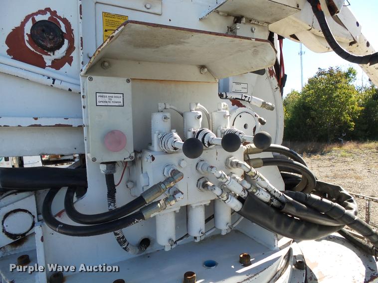 image for item K1092 1999 GMC C7500 bucket truck