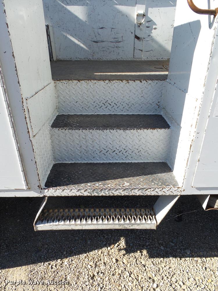 image for item K1092 1999 GMC C7500 bucket truck