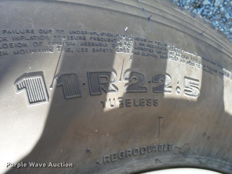 image for item K1092 1999 GMC C7500 bucket truck