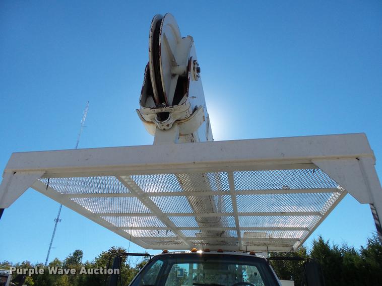 image for item K1092 1999 GMC C7500 bucket truck