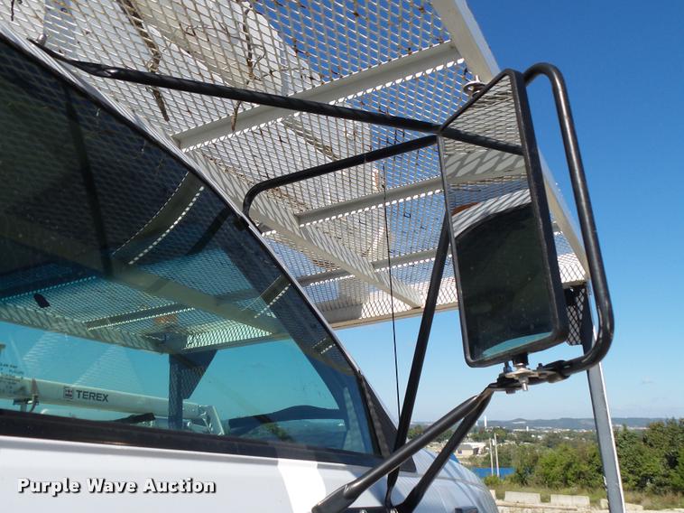 image for item K1092 1999 GMC C7500 bucket truck